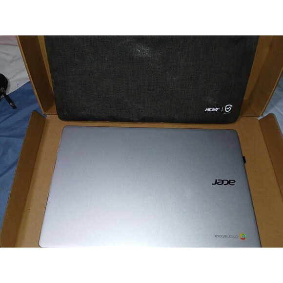 Acer Chromebook 715 15.6 inch (128GB, Intel Core i3 8th Gen., 2.20GHz, 4GB)... - Picture 3 of 4